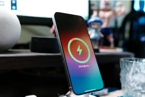 甘德苹果15换屏服务分享用什么充电器给iPhone15充电更好 